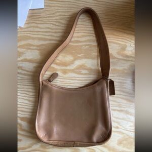 Chic Tan Leather Shoulder Bag